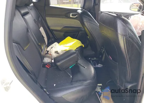 2023 Jeep Compass Latitude 4X4 z USA, uszkodzony, nr VIN 3C4NJDBN2PT566984